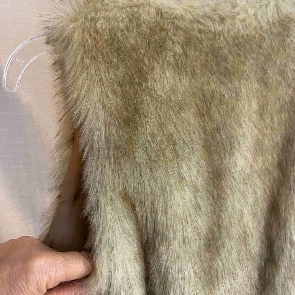 Dynamite Rabbit Faux Fur Vest Ladies XS Beige/Dark Beige - Picture 9 of 12